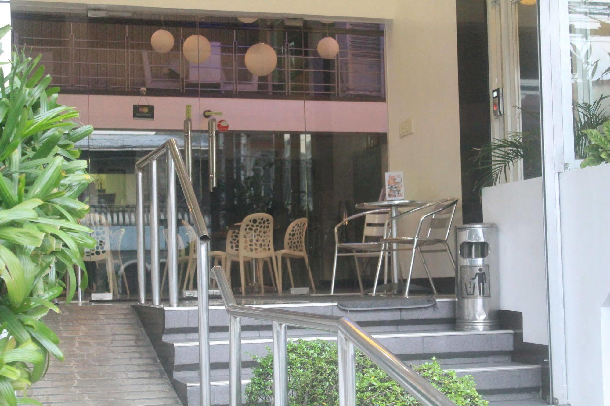 Orange Nest 3* Manila